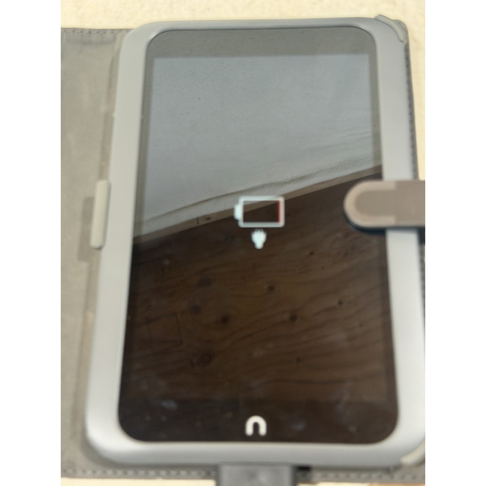 Barnes & Noble Nook HD BNTV400 8GB Tablet eReader With Charger Working Bundle - Picture 9 of 16